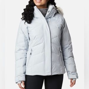 Columbia Lay D Down II light blue ski jacket. Like new! Beautiful! Size L